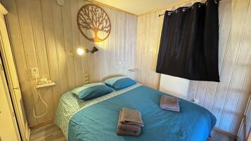 Iron/ironing board, internet, bed sheets