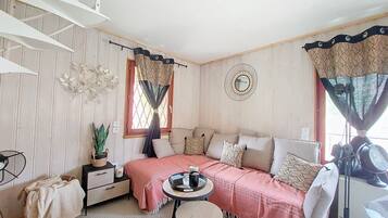 2 多间卧室、熨斗/熨衣板、上网接入、床单