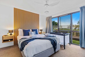 3 habitaciones, tabla de planchar con plancha, cuna de viaje y wifi