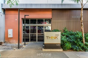 Basic Studio | Exterior detail