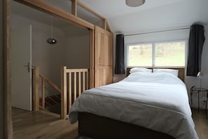 2 makuuhuonetta, silitysrauta/-lauta, Wi-Fi, vuodevaatteet