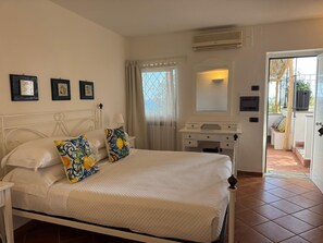 Classic Townhome, Private Pool, Sea View | Free WiFi