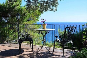 Exterior - Torre di cesare  (Maiori)