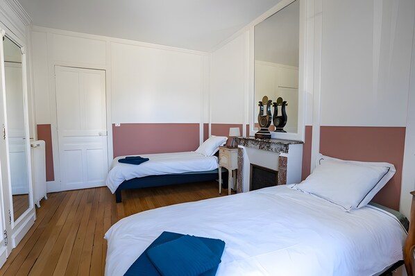 9 bedrooms, WiFi