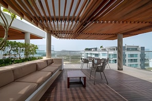 Outdoor dining - 808 Martinique (Cartagena)