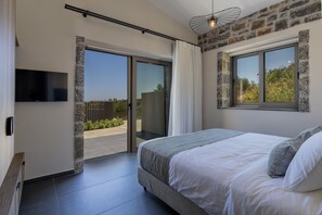 3 bedrooms, in-room safe, iron/ironing board, travel cot - Villa Ioannis - With Private Heated Pool (Agia Triada)