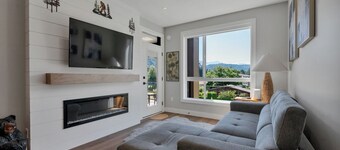 Harrison Hot Springs Lakeside. One Bedroom Apartment, Balcony and Mountain View.