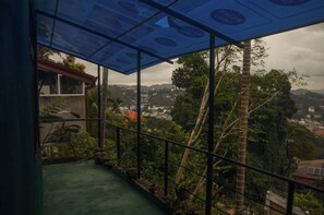 Property grounds - Peaceful City-View Stay Just 200m from Kandy Viewpoint – Book Your Escape (Kandy)