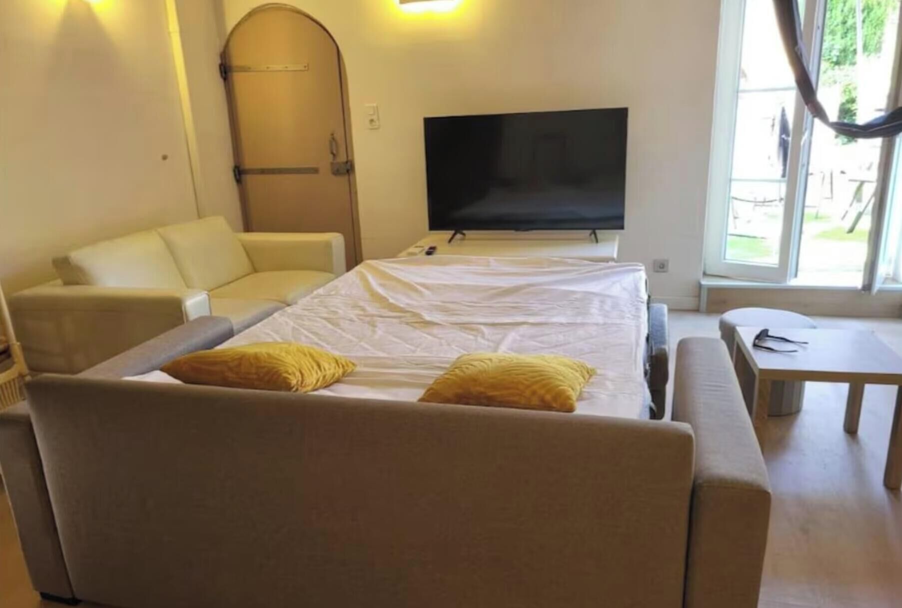 2 slaapkamers, een strijkplank/strijkijzer, beddengoed