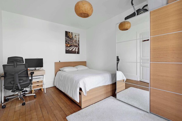 1 chambre, fer et planche à repasser, lit parapluie, Wi-Fi