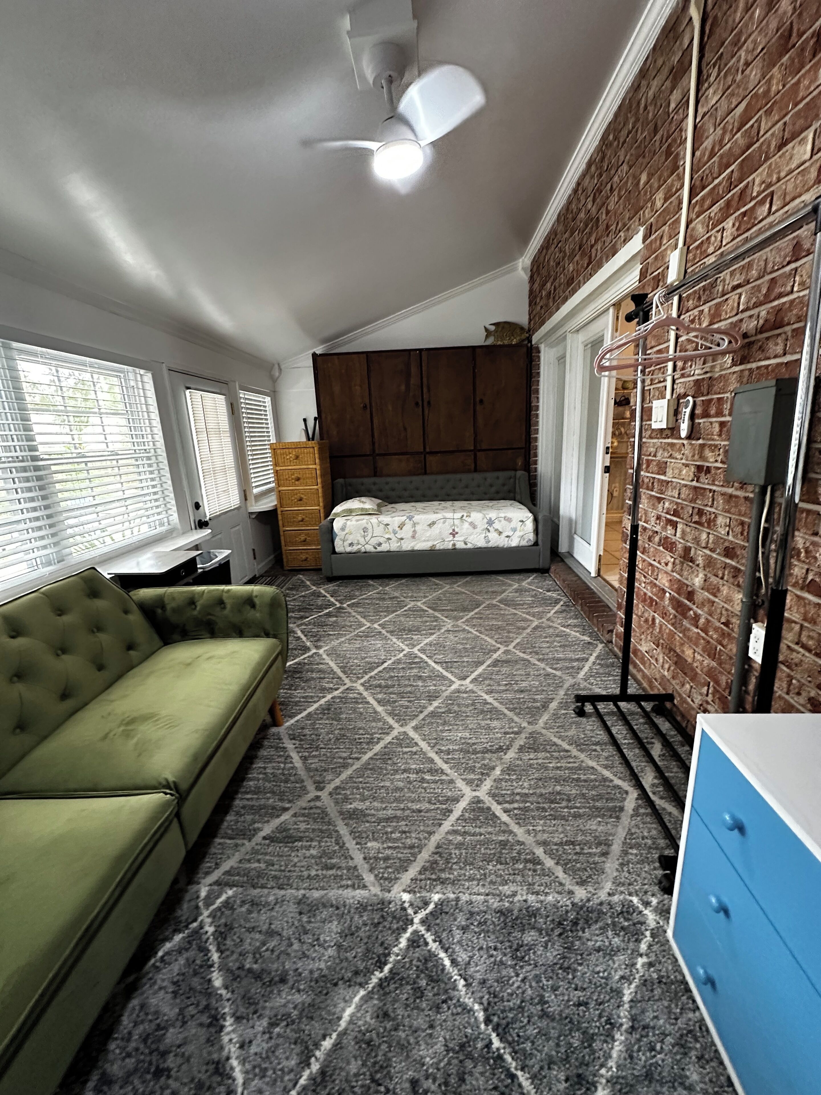 4 bedrooms, desk, iron/ironing board, travel crib