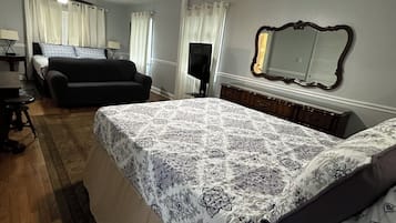 4 chambres, bureau, fer et planche à repasser, lit parapluie