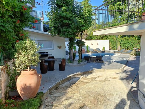 Apartment 'Melograno' with Shared Pool, Wi-Fi and Air Conditioning