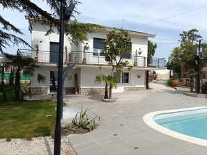 Exterior - Apartment 'Melograno' with Shared Pool, Wi-Fi and Air Conditioning (Calore)