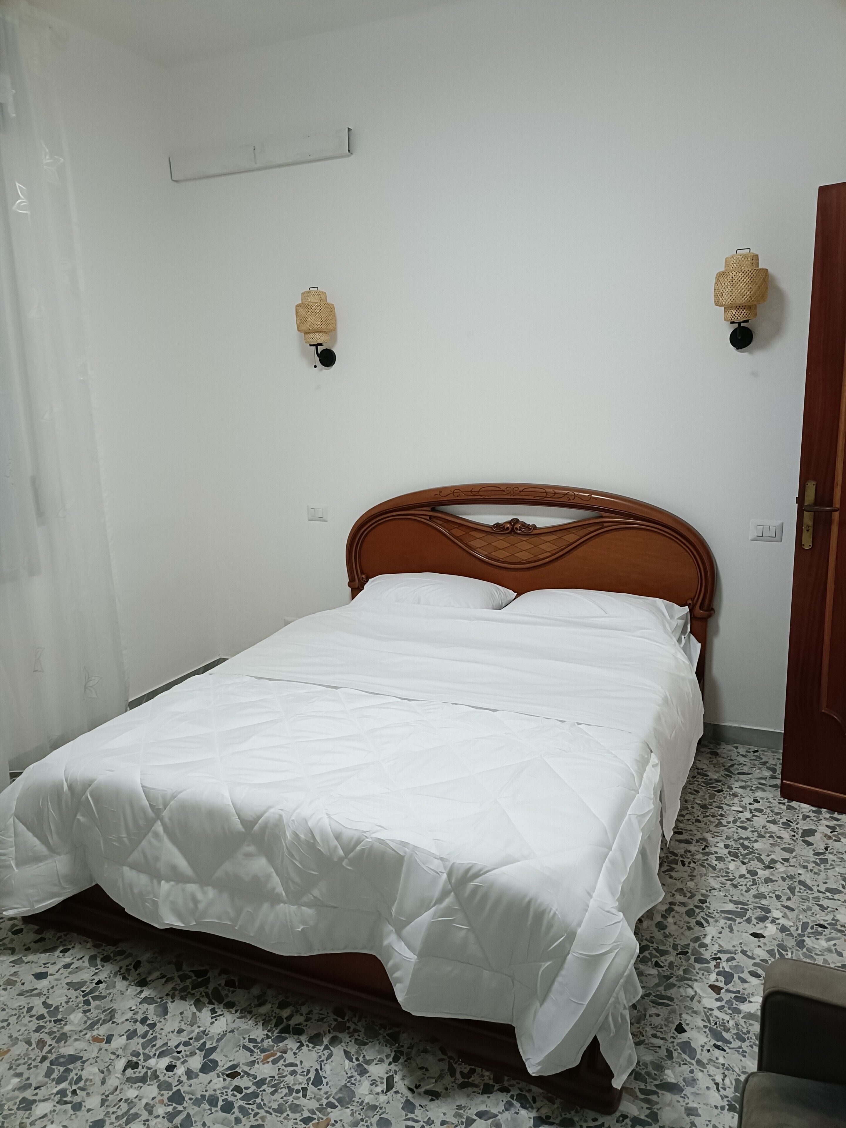 1 bedroom, desk, iron/ironing board, WiFi