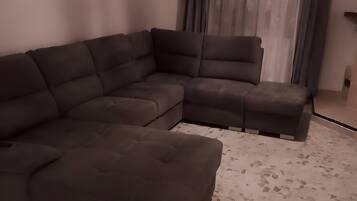 Televisión y chimenea