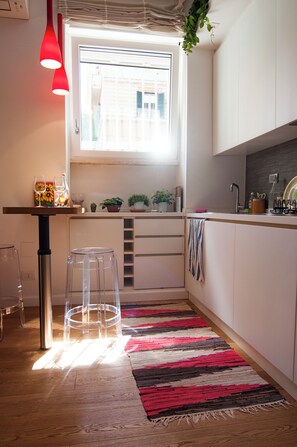 Kühlschrank, Herdplatte, Geschirrspüler