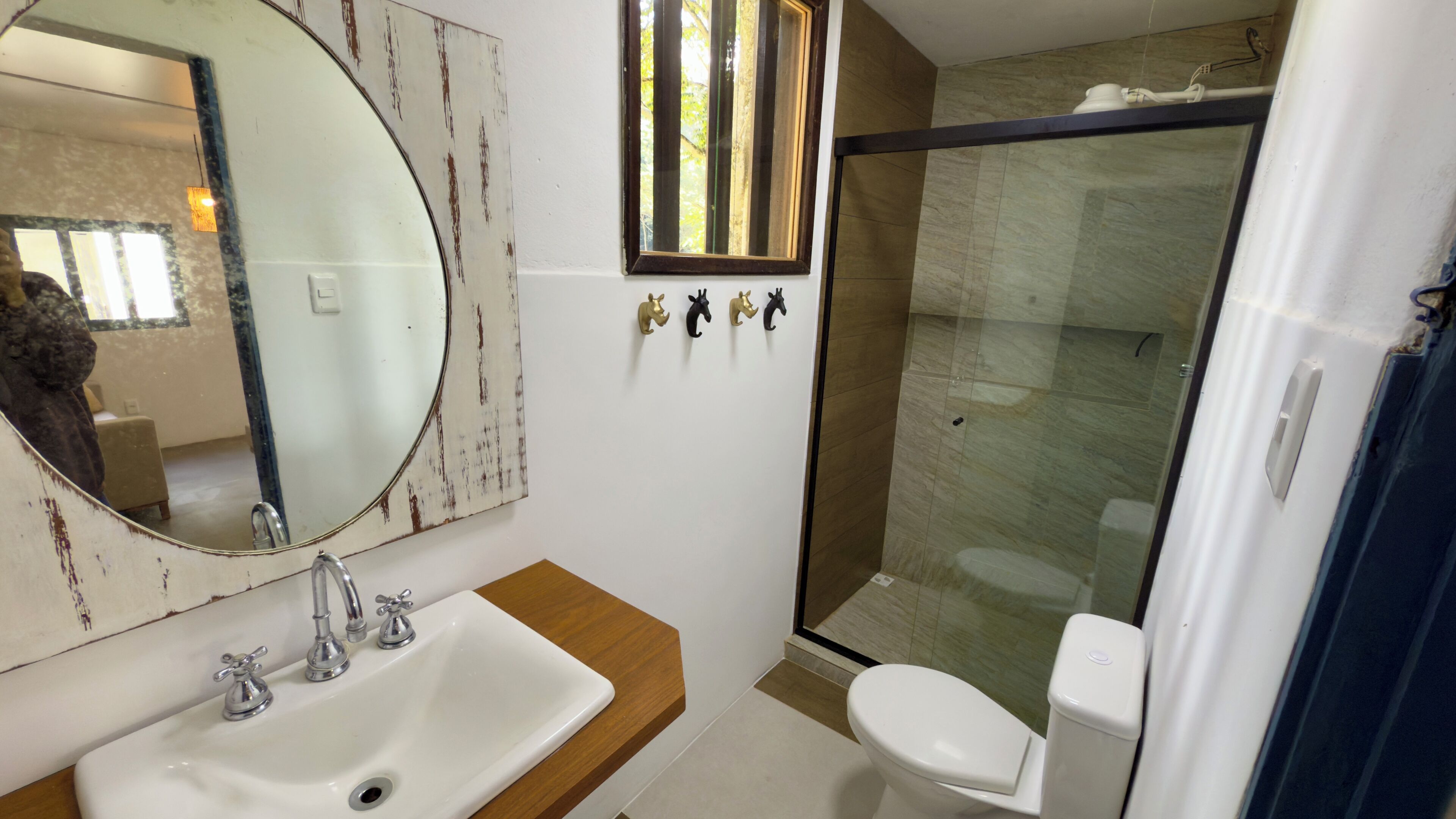 Dusche, Handtücher, Seife, Toilettenpapier