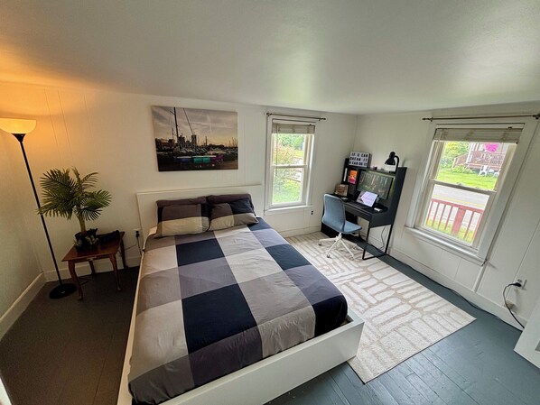 2 bedrooms, desk, iron/ironing board, free WiFi