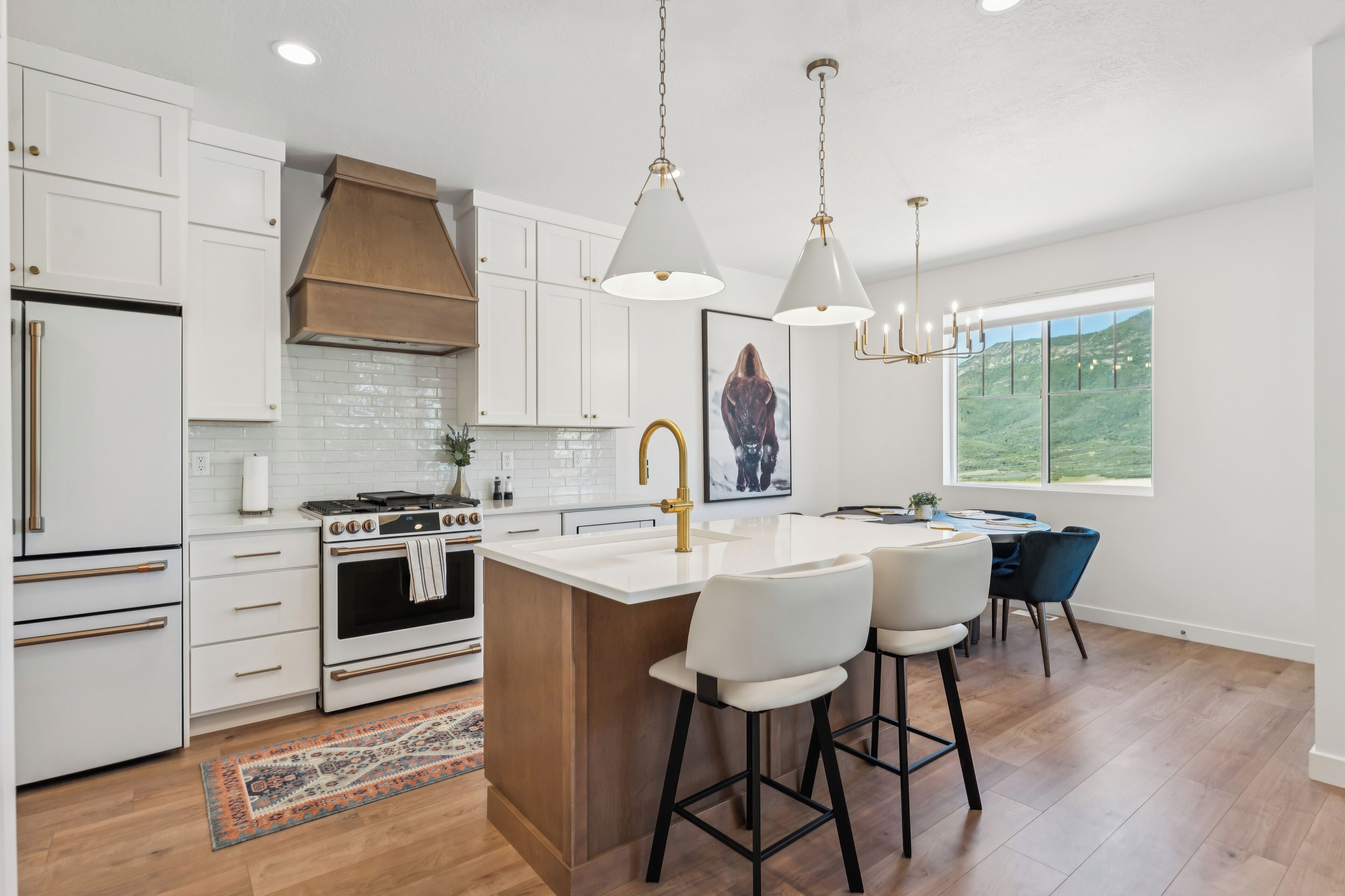 冰箱、微波炉、烤箱、炉灶