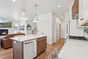 Interior - Brand new-4-bedroom, 3.5 bath new home with fast WiFi, AC, Garage & VIEWS! (Heber City)