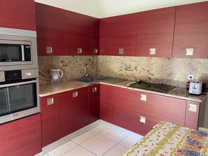 Micro-ondes, four, plaque de cuisson, lave-vaisselle