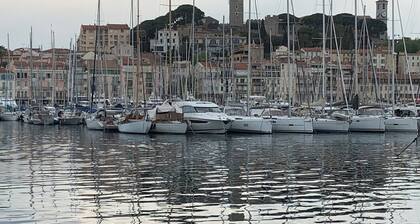 Cannes Bright house with mezzanine in residence near Croix des Gardes