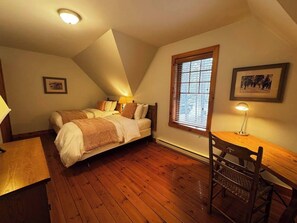 5 bedrooms, iron/ironing board, WiFi, bed sheets