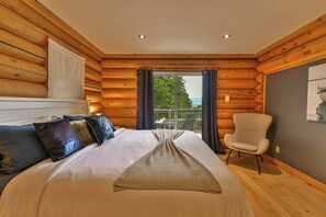 5 bedrooms, iron/ironing board, WiFi, bed sheets