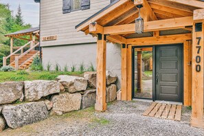 Exterior detail - Mökki Rivière Rouge – Tremblant (Labelle)