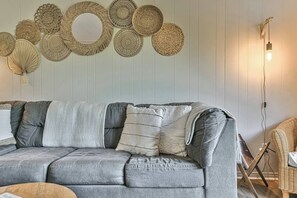 Fernseher, Kamin, DVD-Player