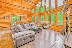 Fernseher, Kamin, Stereoanlage