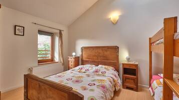 1 habitación, tabla de planchar con plancha, wifi y ropa de cama