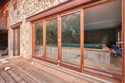 Holiday Home 'Maison' with Mountain View, Shared Terrace and Wi-Fi