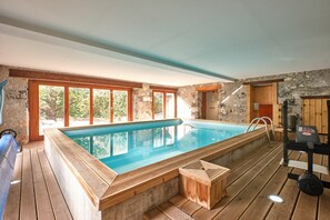 Pool - Holiday Home 'Maison' with Mountain View, Shared Terrace and Wi-Fi (Noyarey)