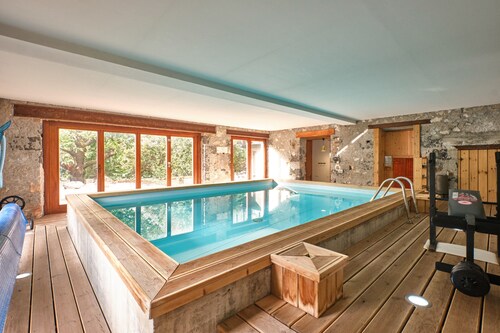 Holiday Home 'Maison' with Mountain View, Shared Terrace and Wi-Fi