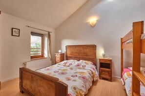 1 slaapkamer, een strijkplank/strijkijzer, wifi, beddengoed