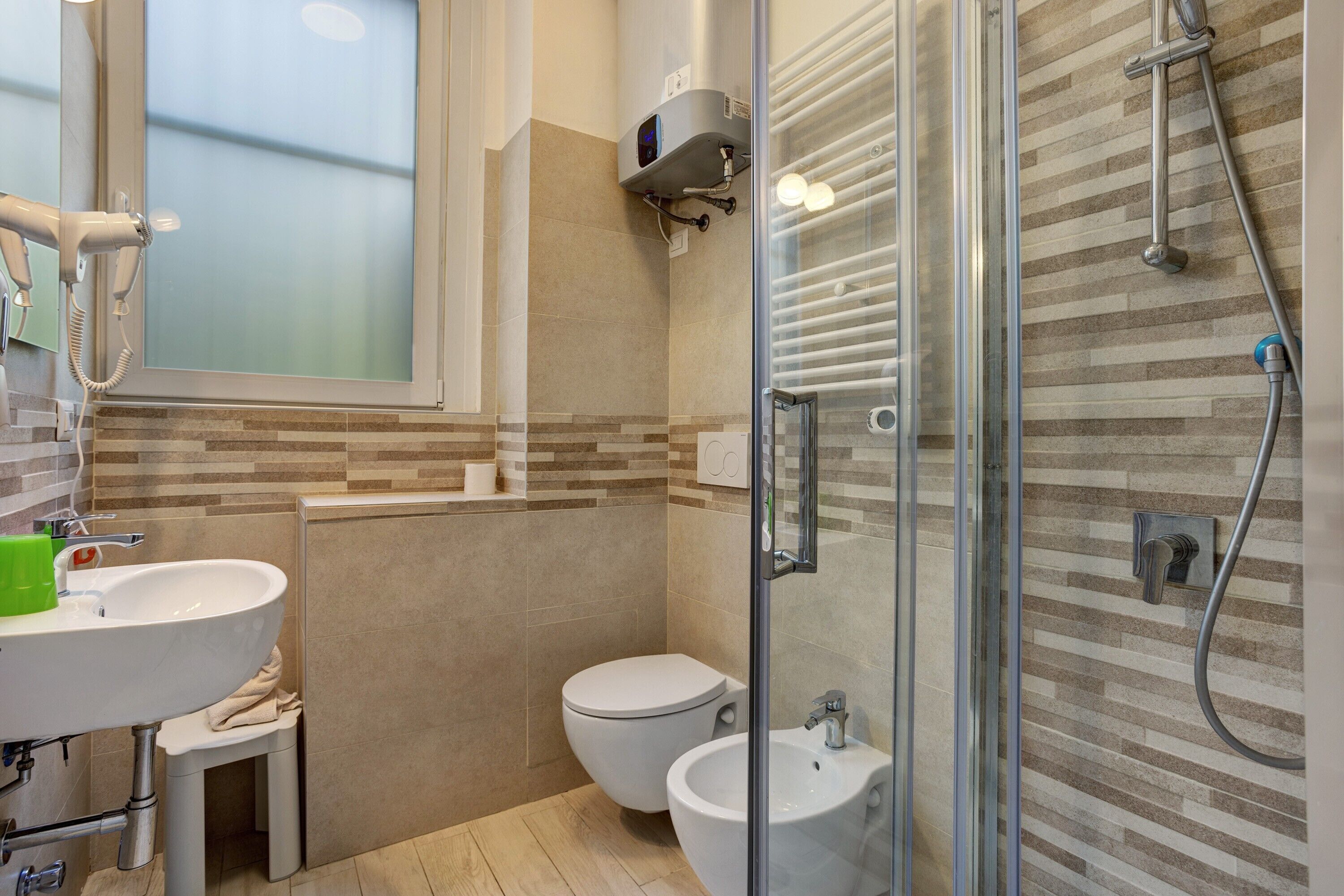 Shower, hair dryer, towels
