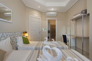 1 bedroom, WiFi, bed sheets - Room 'Tripla' with Wi-Fi and Air Conditioning (Milano)