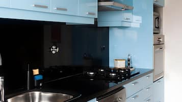 KĂŒhlschrank, Mikrowelle, Ofen, Herdplatte