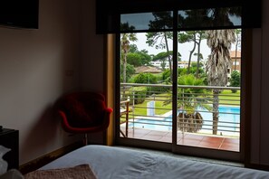 3 عدّة غرف نوم ومكواة/لوح كي وواي فاي وملاءات أسرّة