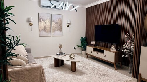 Cozy and Beautiful, 3 Bedroom Apartment Home