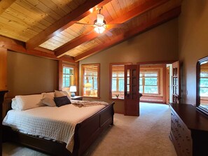 3 bedrooms, desk, iron/ironing board, free WiFi