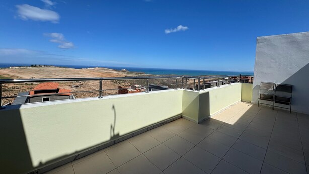 A balcony with a view of the sea and distant hills. - Villa with swimming pool 7mn from port Say (Marsa Ben M'Hidi)