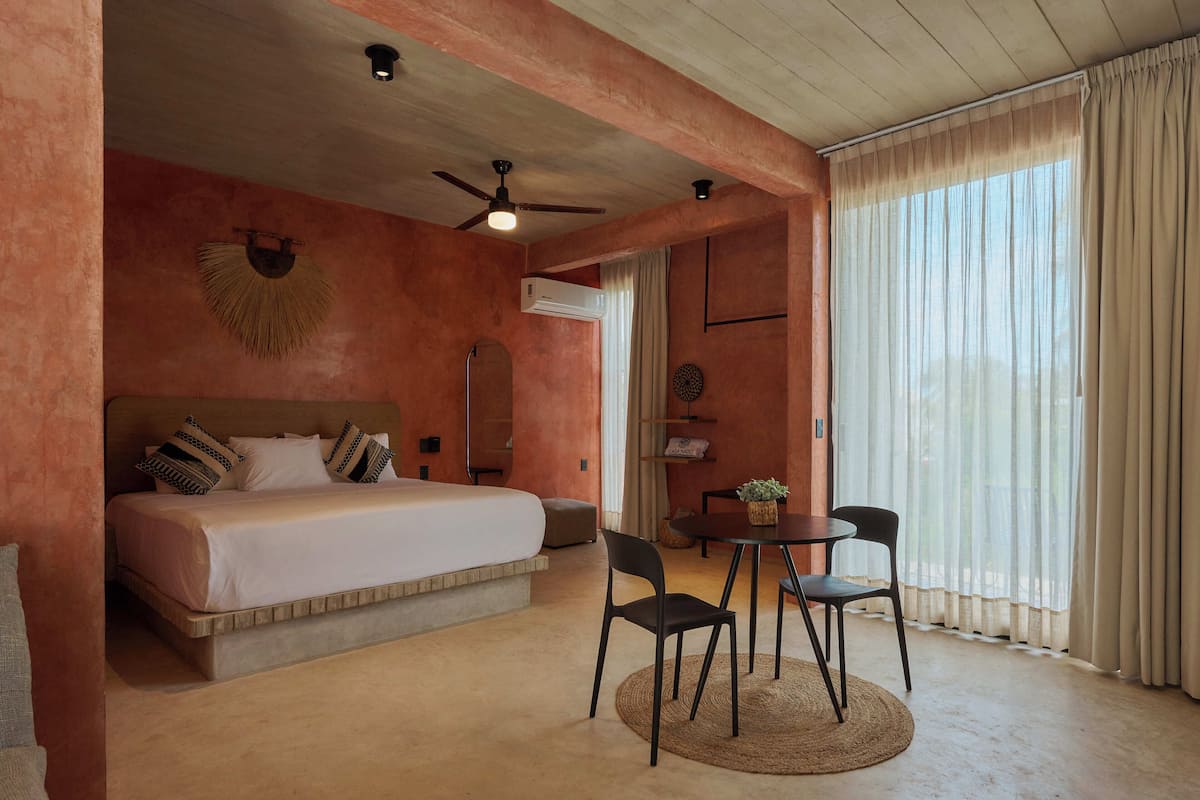 Deluxe Apartment, 1 King Bed | In-room safe, blackout drapes, WiFi (free), bed sheets