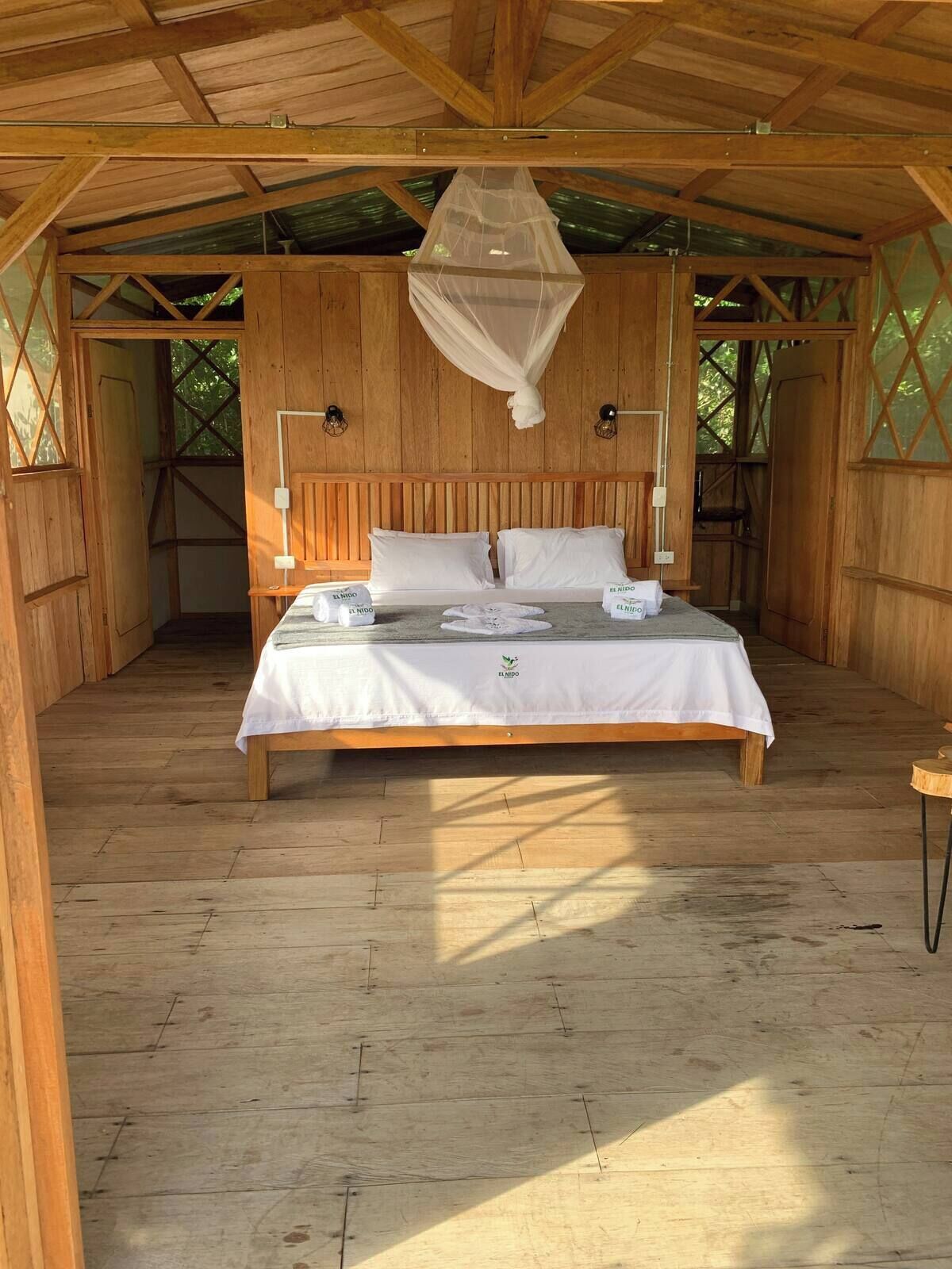 1 slaapkamer, een strijkplank/strijkijzer, wifi, beddengoed