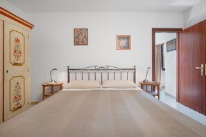 2 slaapkamers, een strijkplank/strijkijzer, wifi, beddengoed