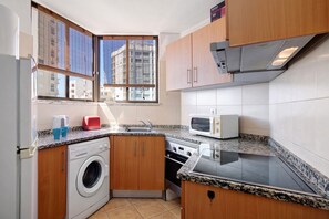 Fridge, stovetop, dishwasher, toaster