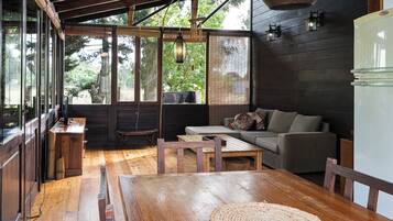 Cabin, 2 Bedrooms, Patio, Garden View (ORIENTAL) | Living area | 43-inch Smart TV with satellite channels, Netflix, books