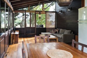 Smart TV, Netflix, libros, películas con cargo